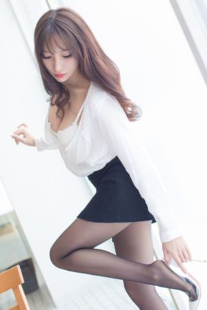 欧美风香槟色礼服裙_高清日韩免费观看