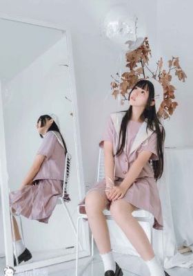 欧美女歌手mv换装_1080BD在线观看