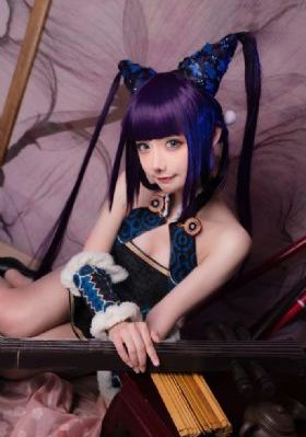欧美微胖女星冬装街拍_4K电影免费在线